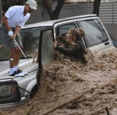 Obama golfing through Louisiana flood