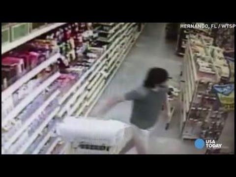 Mom fights off kidnapper in dramatic Hernando Florida Dollar General Store surveillance video