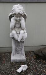 Angel loses its feet in Napa Valley Earthquake Augst 24 2014