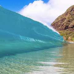 Clear wave in Hawaii