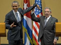 Obama displays his limp wristed foreign policy in this photo op with Castro