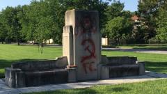 antifa sprayed monument with communist symbol